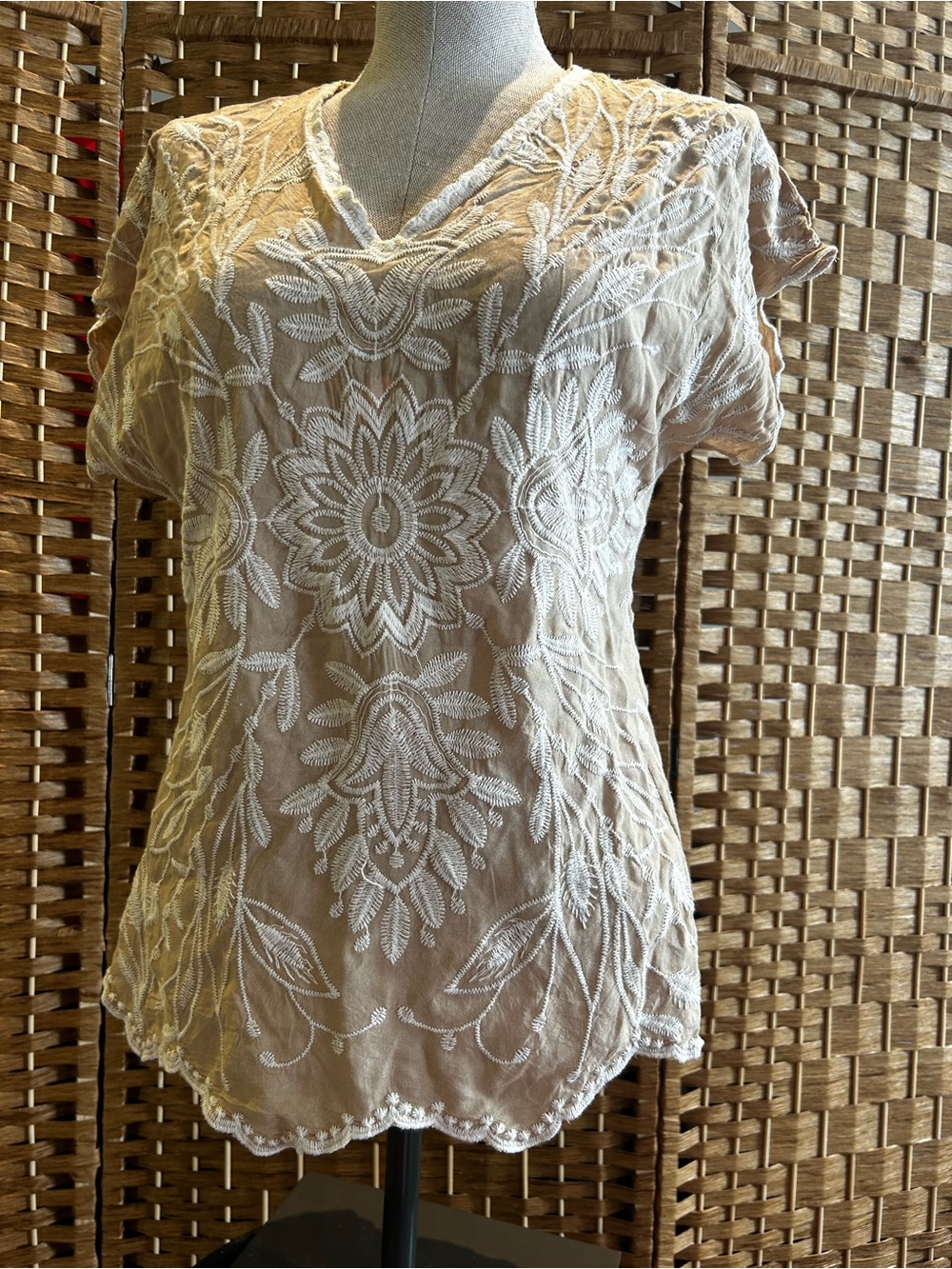Solitaire Embroidered Boho Tunic Top Beige Floral Rayon Medium